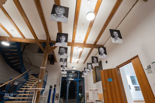 Portraits im Foyer
