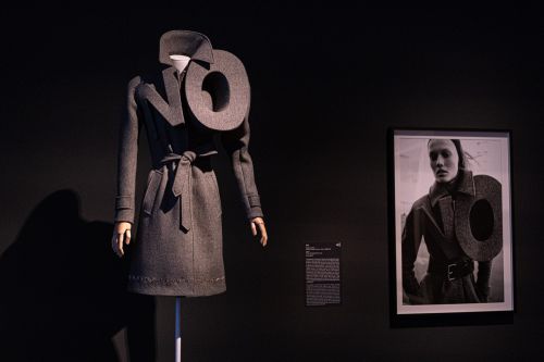 Statement in Dunkelgrau