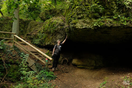 Kenny stützt die Felsen