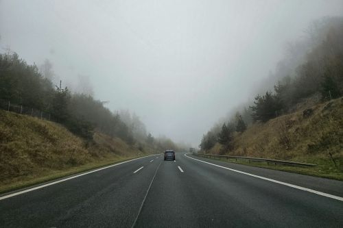 Nebel auf der Autobahn