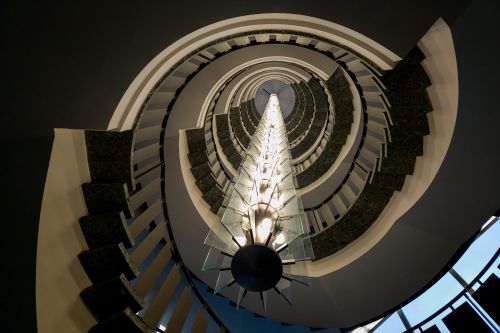 Glaslampe im Treppenhaus