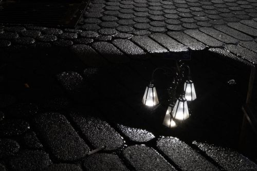 Gespiegelte Laternen