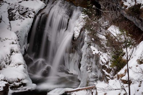 01-Winterwasserfall