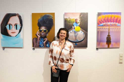 Vor einem meiner "Colours"-Bilder