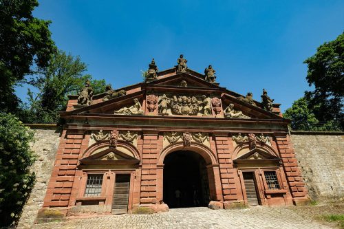 Stattliches Tor