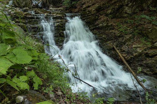 Schöner Wasserfall