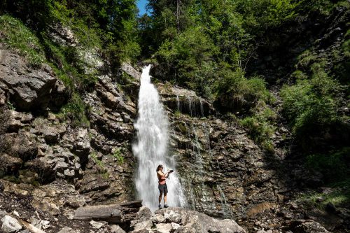 Ulla und der Wasserfall