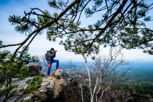 Fotograf auf Felsen