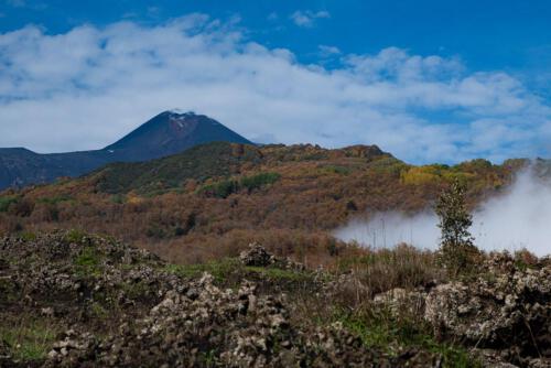 Blauer Himmel überm Vulkan