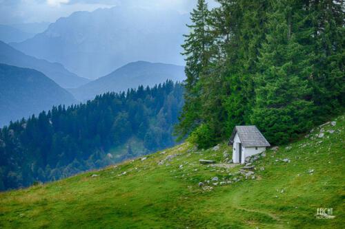Kleine Kapelle am Wegrand