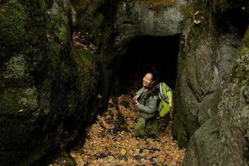 Ulla am Eingang der Grotte