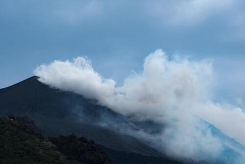 Dicker Rauch und Wolken