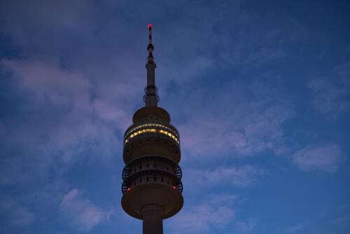 Olympiaturm zur blauen Stunde